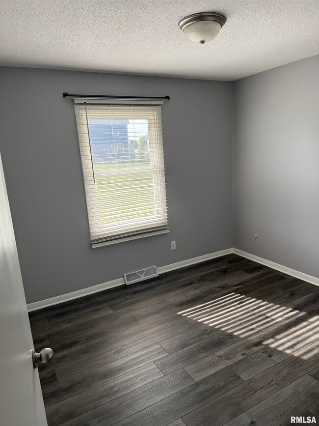 Building Photo - 2843 High Point Dr