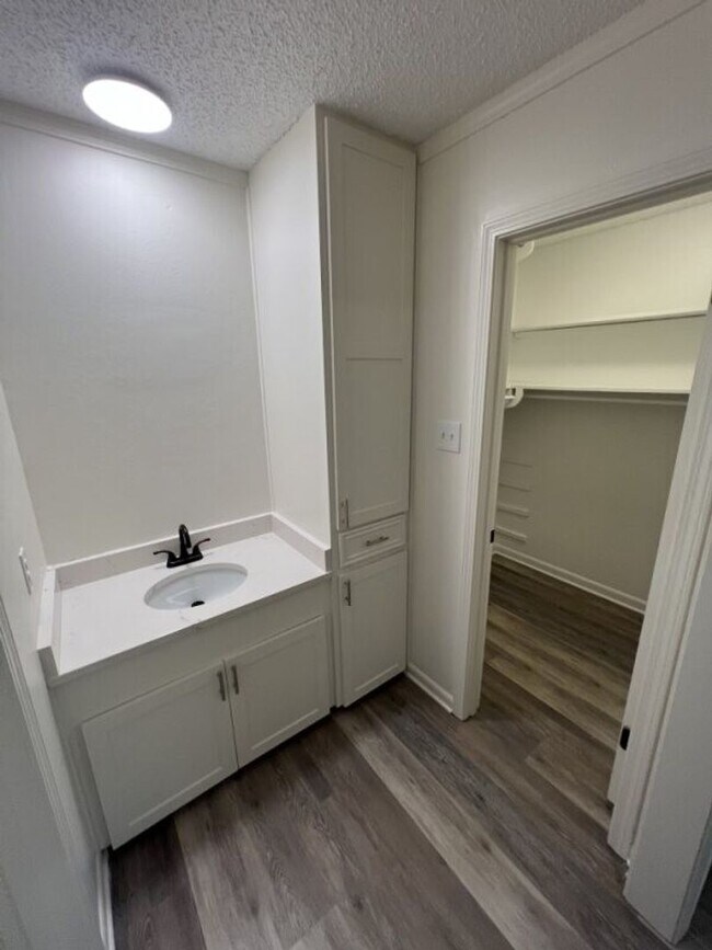 Building Photo - Newly renovated Single-Family Home in Shenandoah Estates Subdivision!