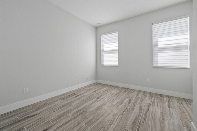 Building Photo - 16259 Sandy Shore Dr