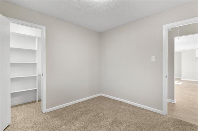 Building Photo - 714 Pleasant Valley Rd