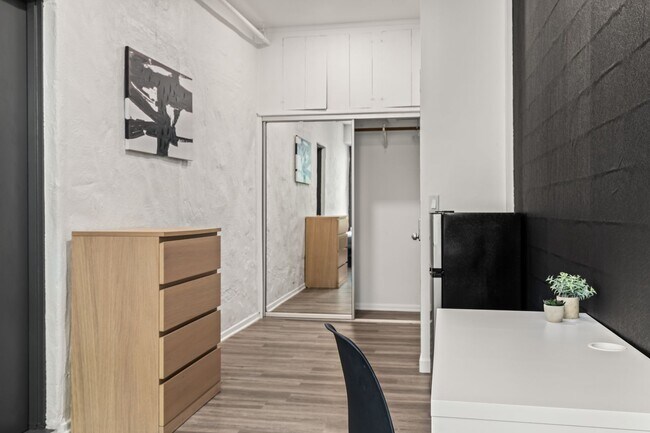 Building Photo - 832 Hilgard Ave