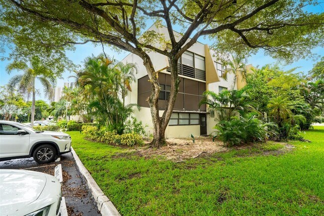 Building Photo - 20350 W Country Club Dr