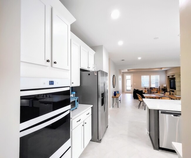 Building Photo - 253 Bella Dr