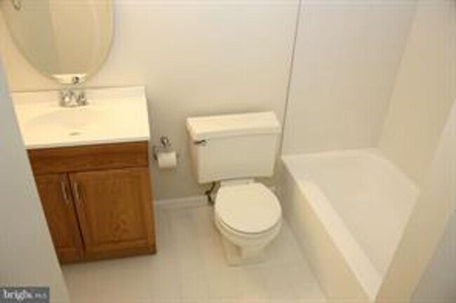 Building Photo - 3 BEDROOM CONDO WITH BALCONY, ALL UTILITIE...