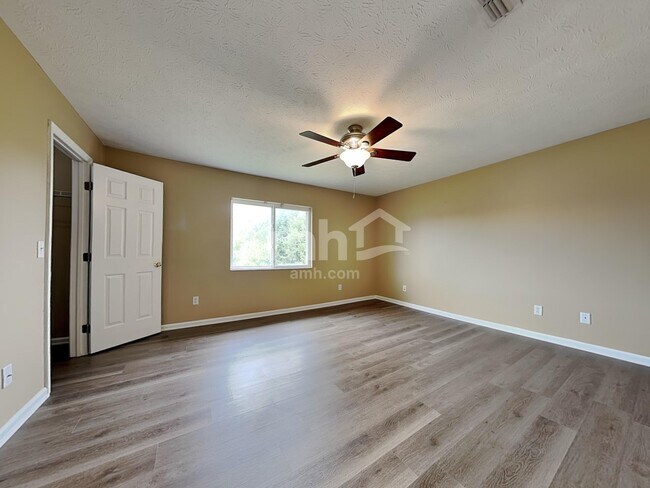 Building Photo - 9865 Whispering Pine Dr