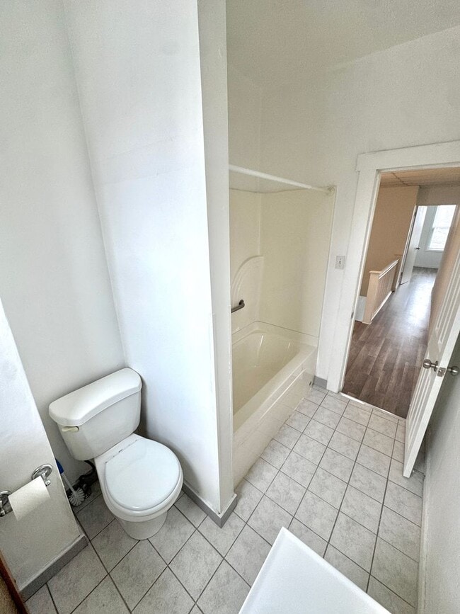 Building Photo - THREE BEDROOM IN WEST BETHLHEM