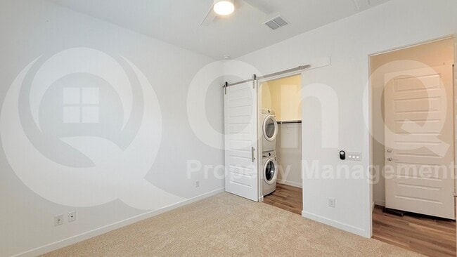 Building Photo - 10048 S Dutchman Dr