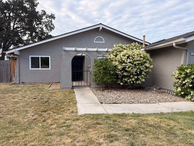 Building Photo - 3285 Oak Knoll Dr