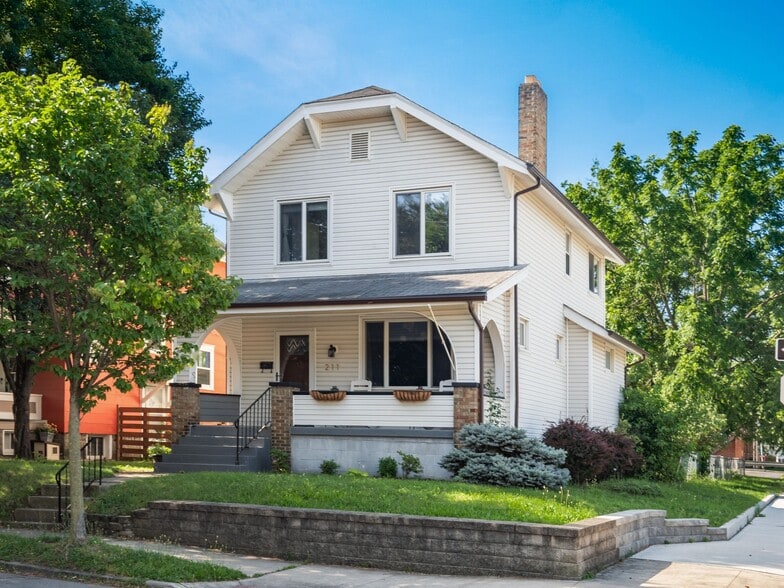 Building Photo - 211 E Jenkins Ave