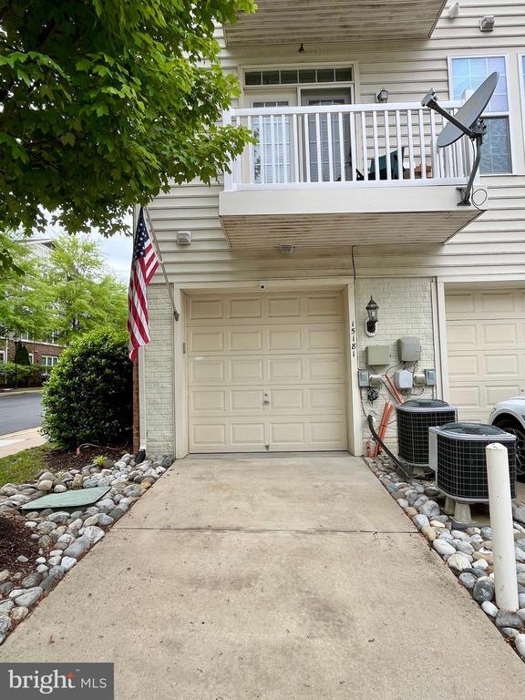 Building Photo - 15181 Leicestershire St