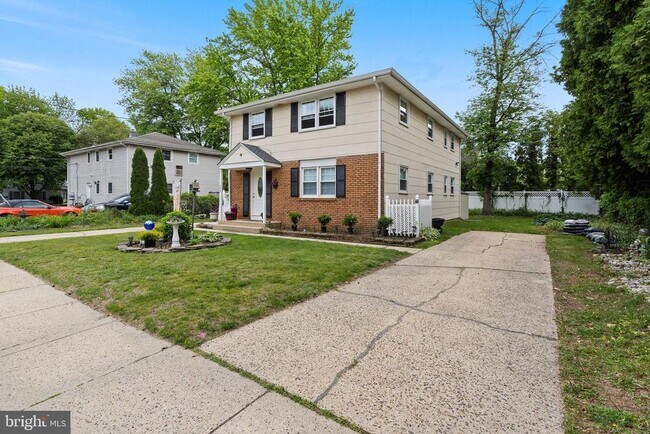 Building Photo - 295 Lander Dr