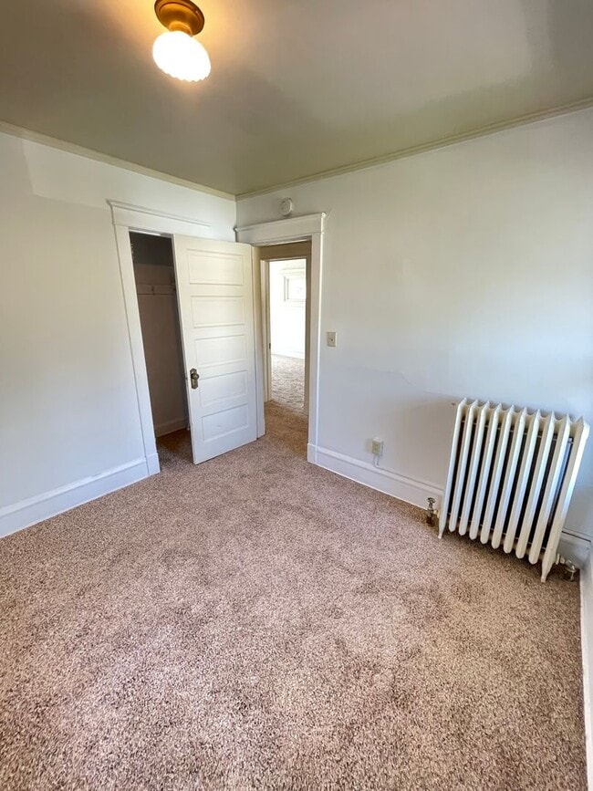 Building Photo - AVAILABLE NOW! 3 Bed/ 1 Bath Single Family...
