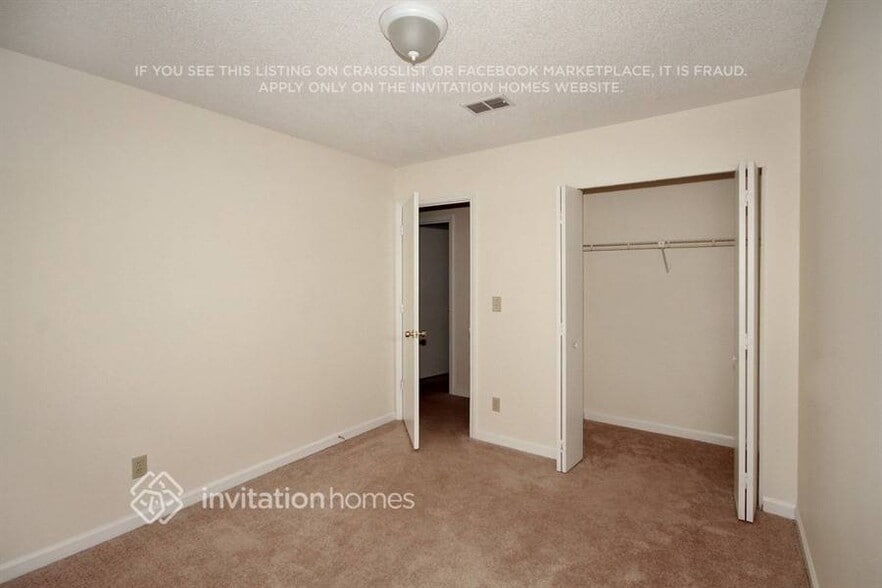 Building Photo - 3041 Park Creek Ct