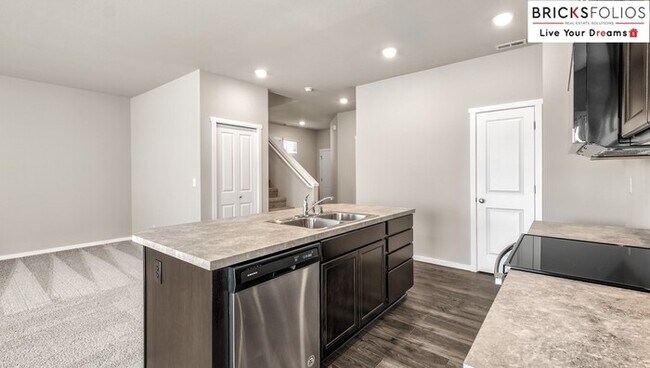 Building Photo - The Perfect Blend of Comfort & Convenience in Puyallup