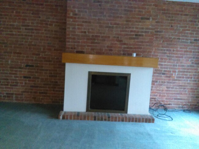 1 Bedroom Fireplace - 112 US Oval