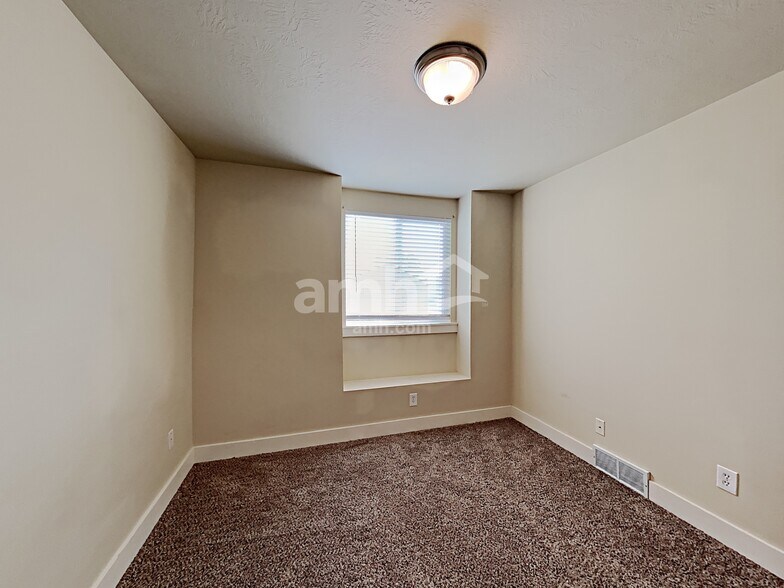 Building Photo - 282 W Bricker Rd