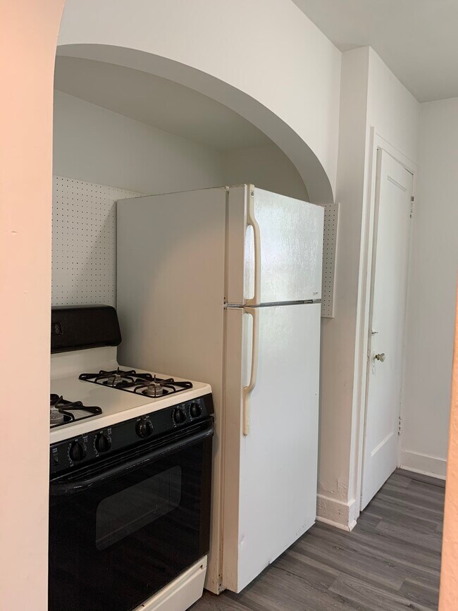 Building Photo - 1212 W Nowland Ave