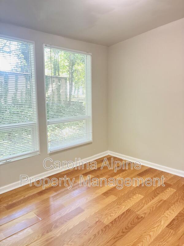 Building Photo - 407 Digh St