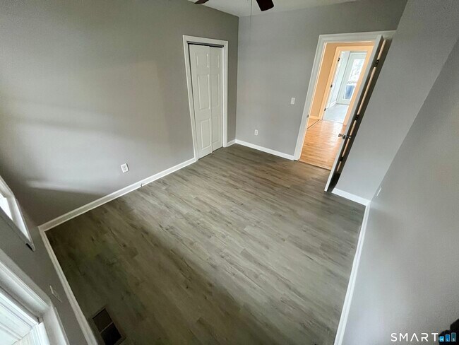 Building Photo - 98 Columbia St