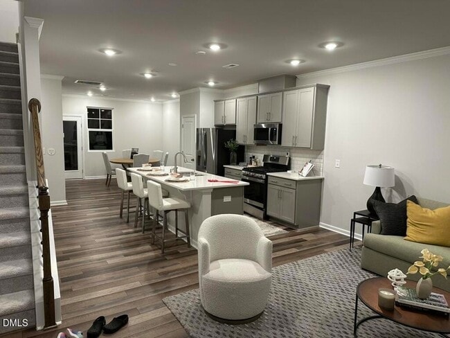 Building Photo - 451 Deercroft Dr