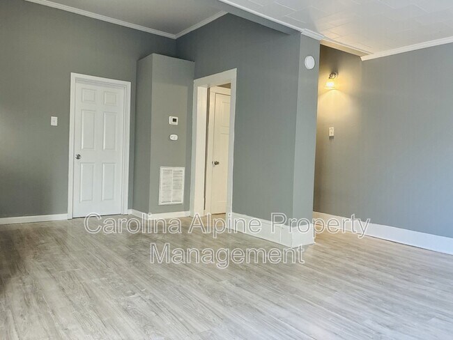 Building Photo - 910 Walnut St