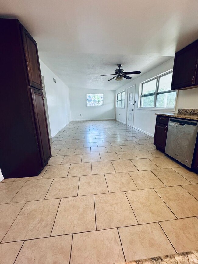 Building Photo - For Rent – 4 Bedroom Single Family Home in Pinellas Park, FL