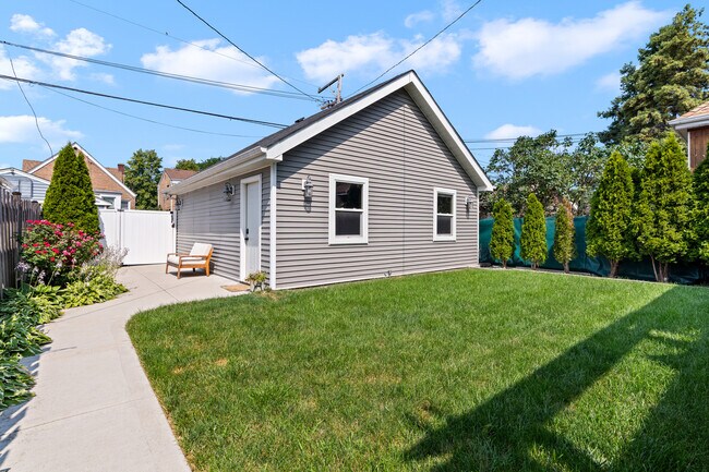 Building Photo - 3234 N Newcastle Ave