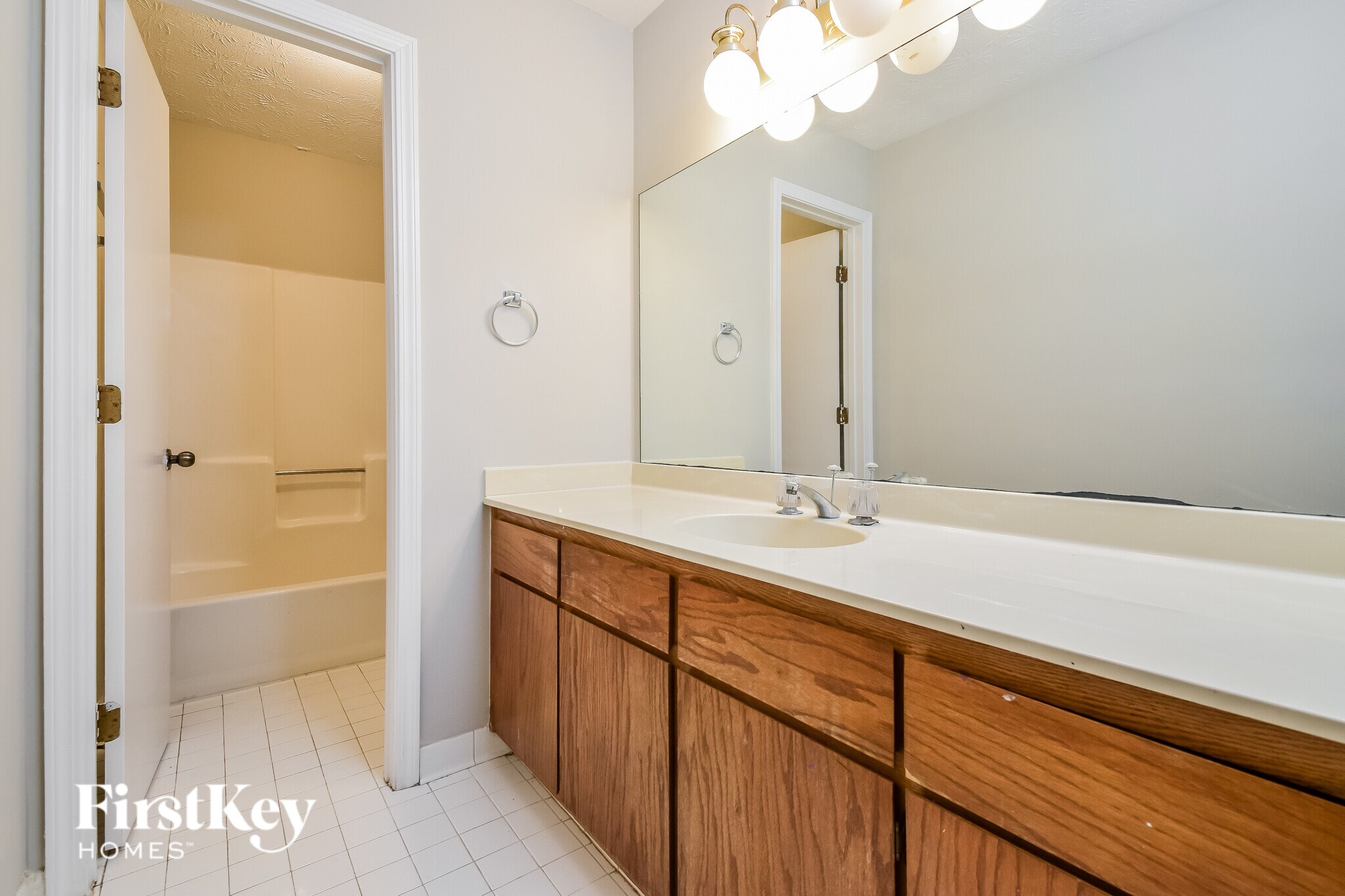 Building Photo - 1930 Fernwood Dr