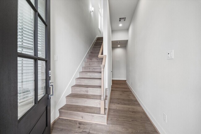 Building Photo - 5209 Allen St