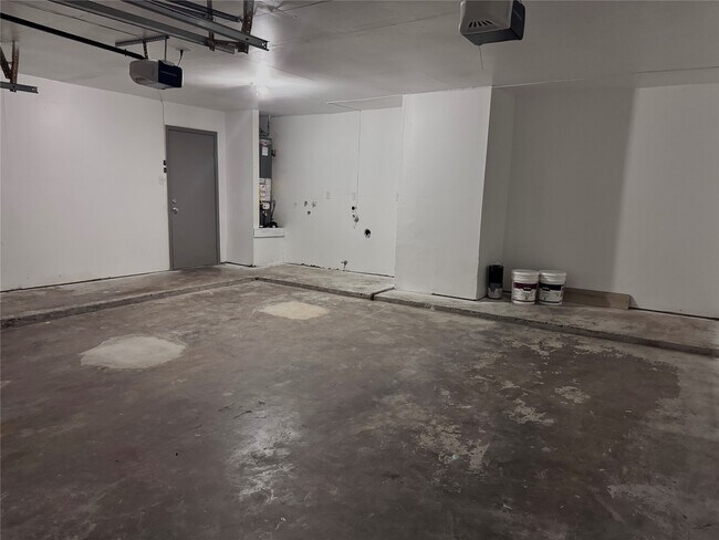 Building Photo - 9750 Guest St