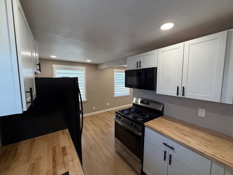 Building Photo - 39 Sunflower Rd