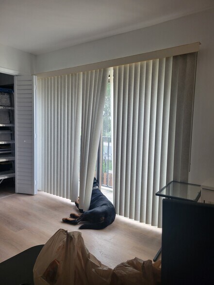 Building Photo - 570 N Tropic Ln