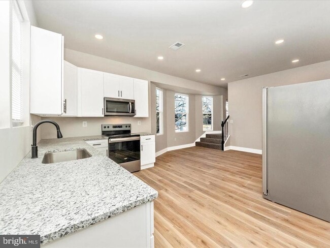 Building Photo - 2919 Woodland Ave