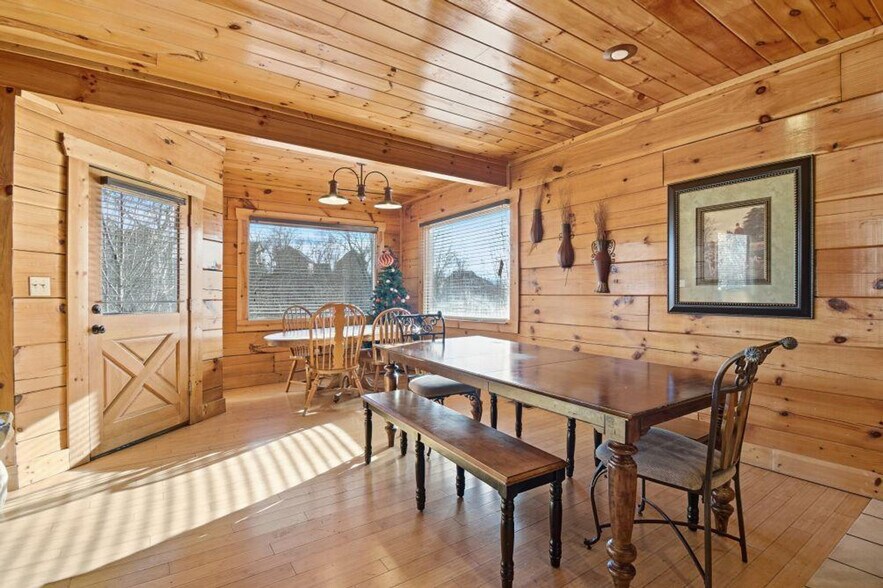 Building Photo - 1115 Towering Oaks Dr