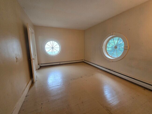 Building Photo - 9 Academy Ln