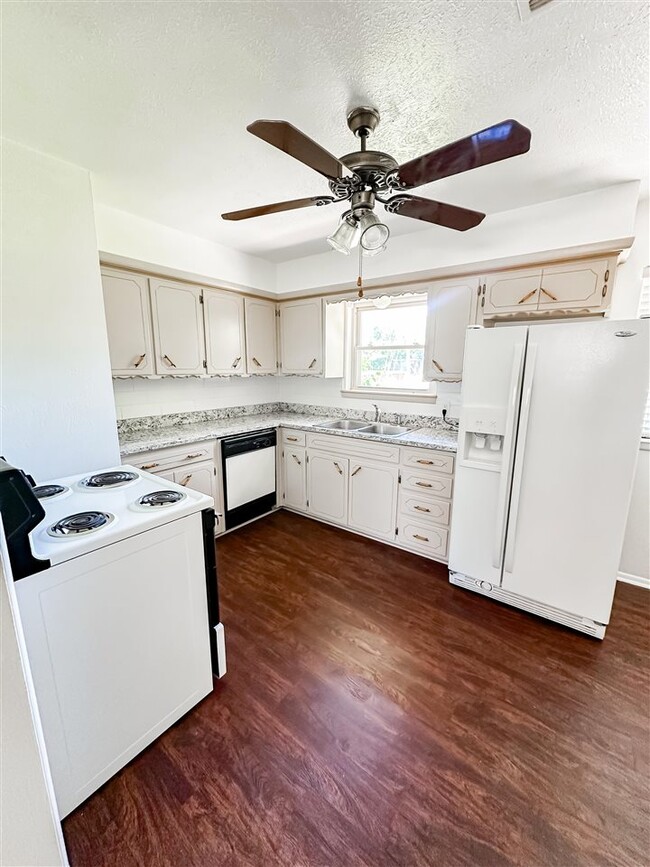 Building Photo - 406 NW 56th St