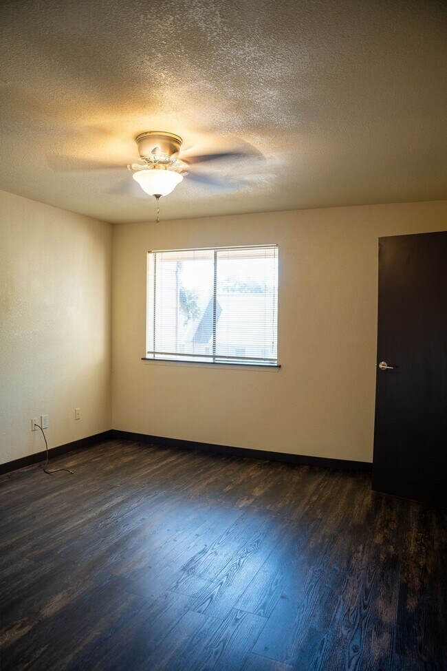 Building Photo - 6482 Alisa Ln