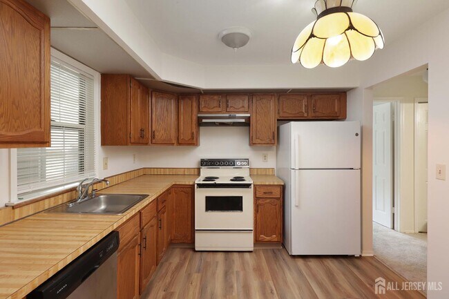 Building Photo - 123 Concordia Cir