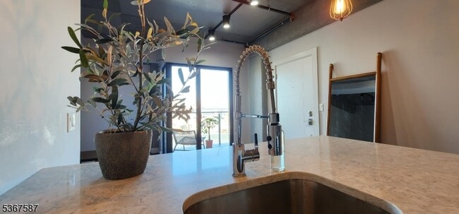 Building Photo - 58-60 Elm Street Unit 601