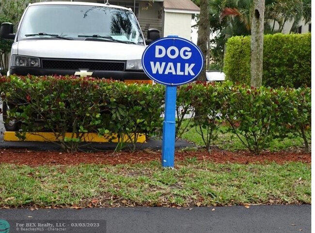 Building Photo - 612 Gardens Dr