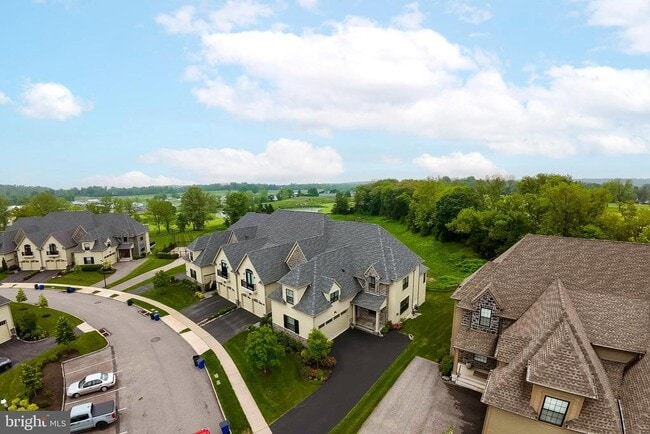 Building Photo - 6098 Creekside Dr
