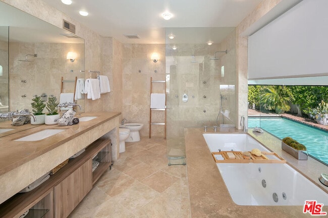 Building Photo - 1644 Marmont Ave