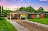 Building Photo - Adorable 3 bed 2 bath in Broadmoor Area!