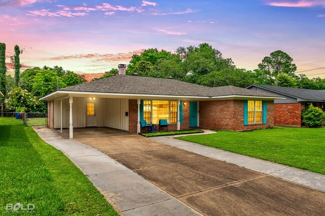 Primary Photo - Adorable 3 bed 2 bath in Broadmoor Area!