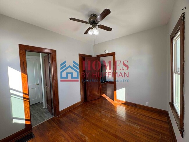 Building Photo - Two Bedroom House | Front Porch | Detached...