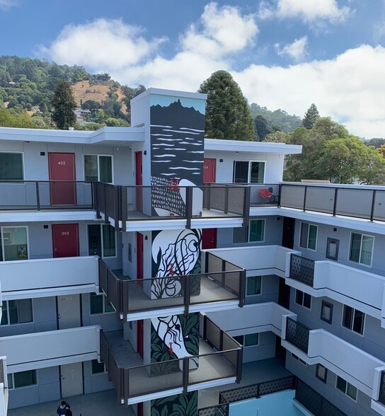 Building Photo - Piedmont Palace