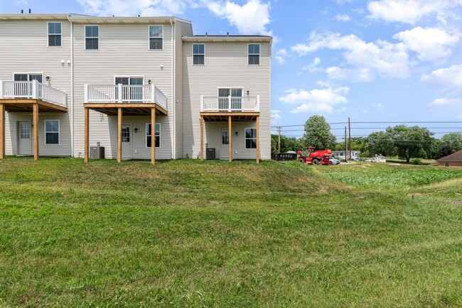 Building Photo - 2 Morgan Cir