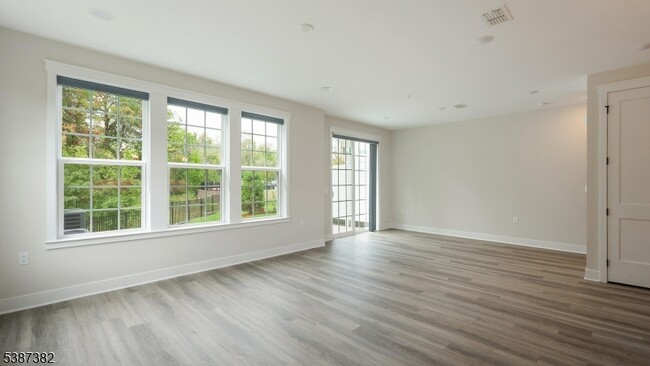 Building Photo - 113 Iris Ct