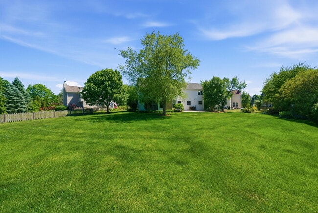 Building Photo - Spacious 4-Bedroom Home with Finished Basement and Modern Upgrades in Grayslake