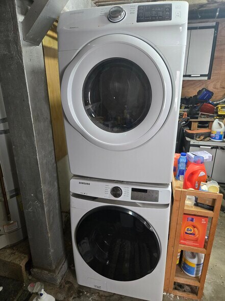 Washer/Dryer In Garage - 1681 9th Ave
